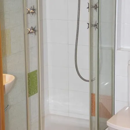 Izar Bat Guest house